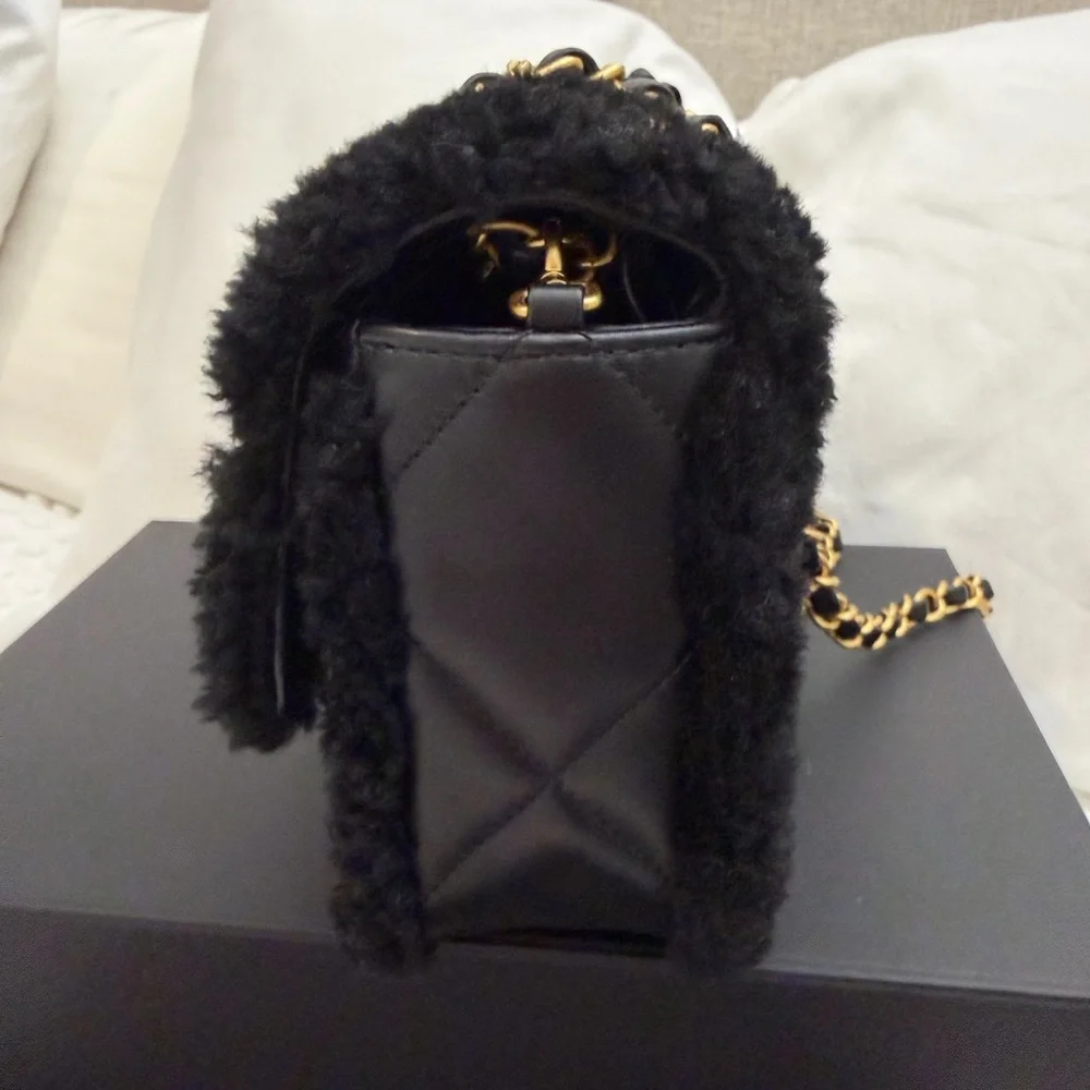 CHANEL Shearling Teddy Lambskin Black Medium Flap Bag - Picture 5 of 16
